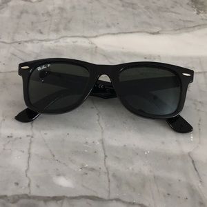 Black 2140 Ray Ban Wayfarer Polarized Sunglasses